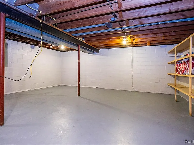 7580 Thornwood St — Photo 32