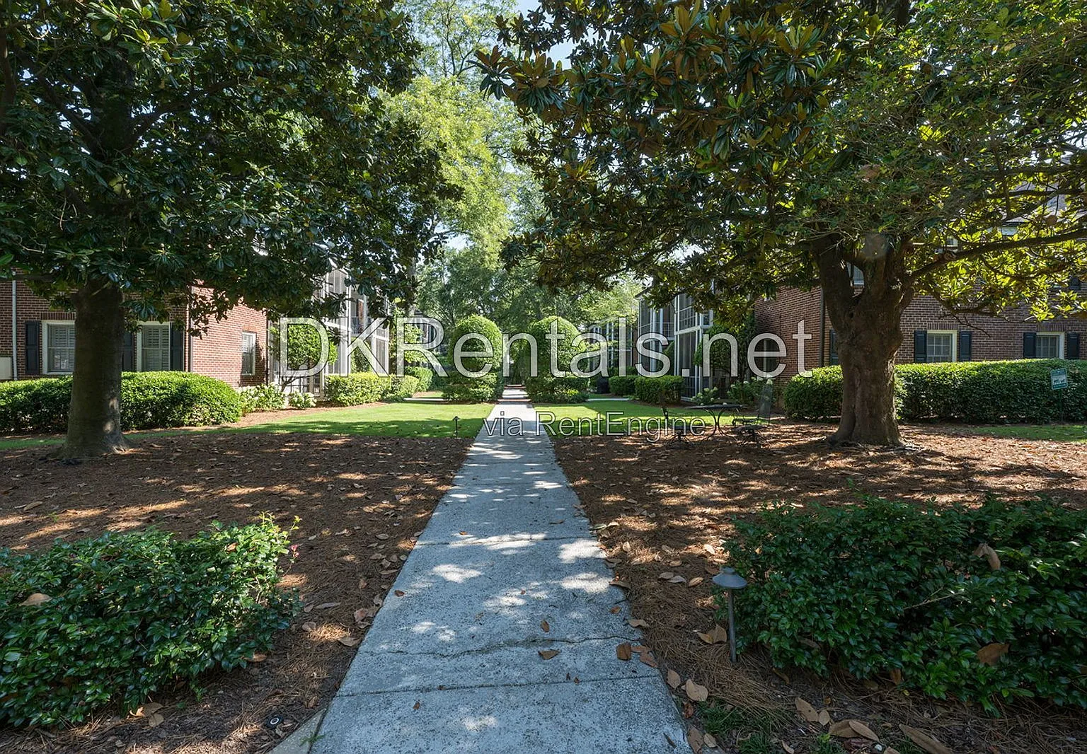 2 bed, 1.0 bath, 1076 sqft, $2,050 — Photo 2
