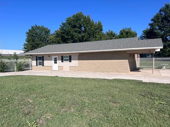 1106 S Westport Dr, Marshall, MO 65340