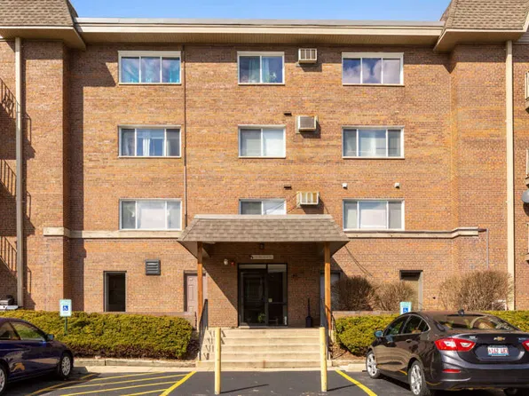 2300 Beau Monde Ter APT 201, Lisle, IL 60532