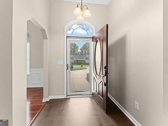 4th image of 302 Jubilee Cir