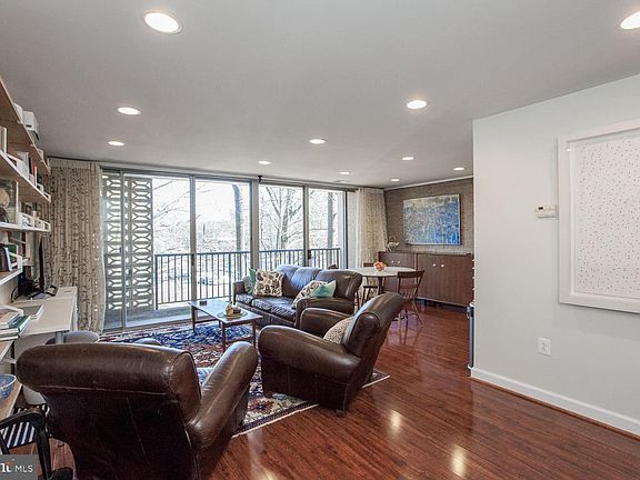 4th image of 4415 Briarwood Ct N APT 32