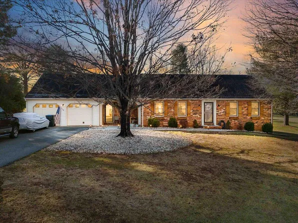 105 Woodcreek Rd, Bedford, VA 24523