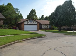 104 E 22nd Ct, Owasso, OK 74055