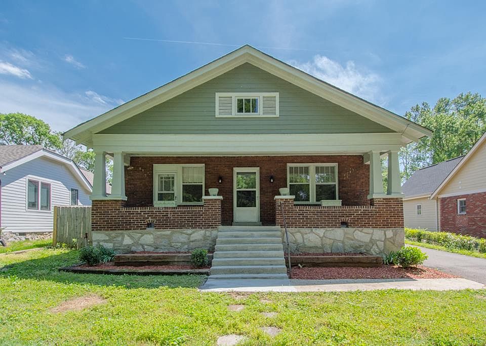 1st image of 2703 Woodlawn Dr
