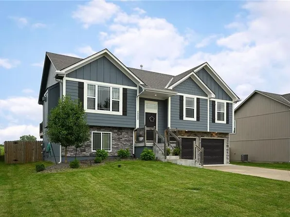 20800 Copper Creek Dr, Peculiar, MO 64078