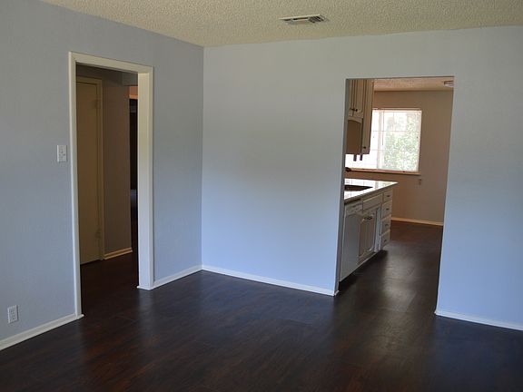4th image of 325 NE Michael Dr