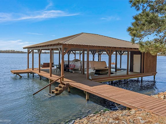 3rd image of 758 Featherston Rd