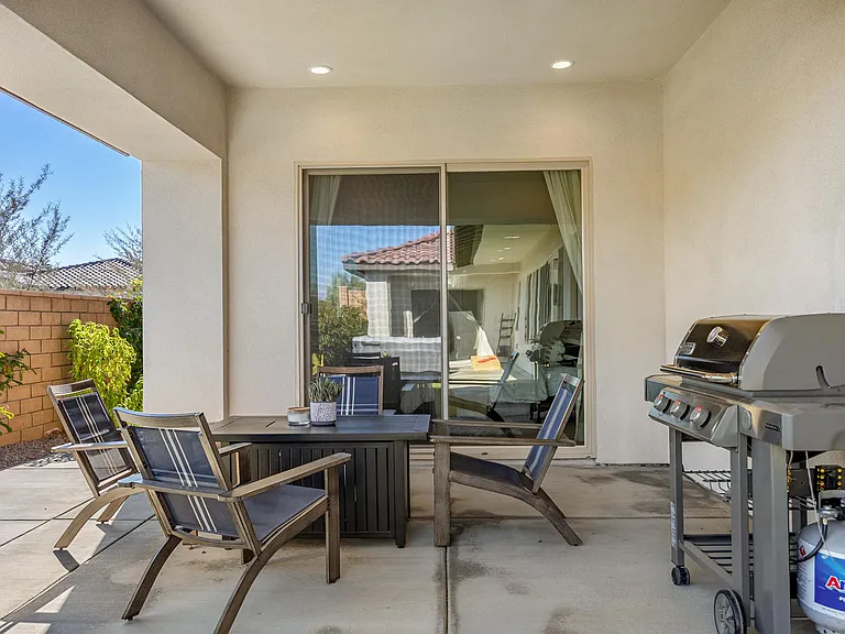 Outdoor Patio and Grill