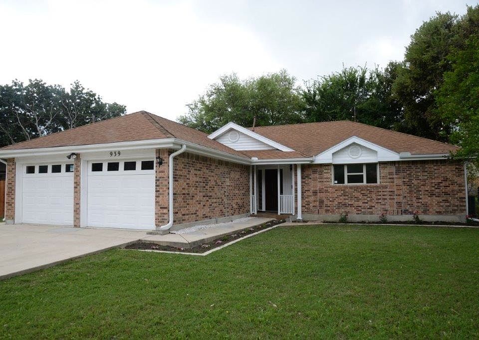 1st image of 939 Hideaway Cir