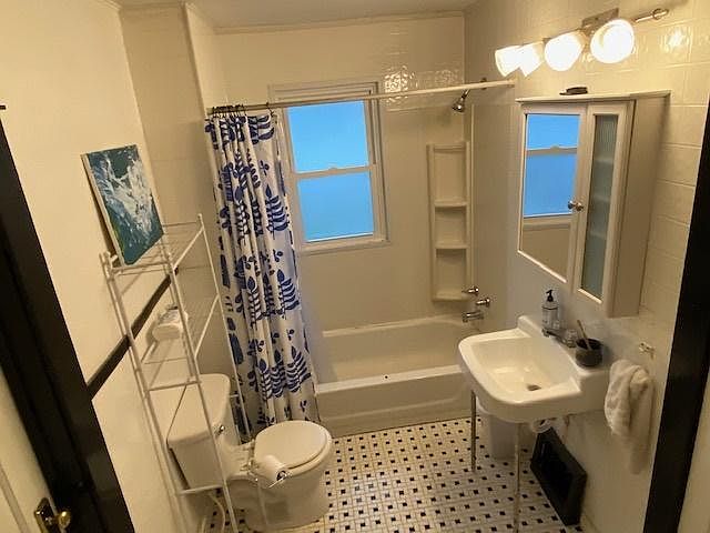 2nd image of 215 E Vermilya Ave