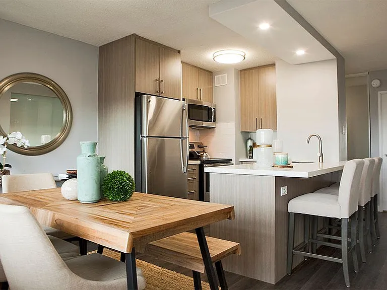 2575 Danforth Ave — Photo 4