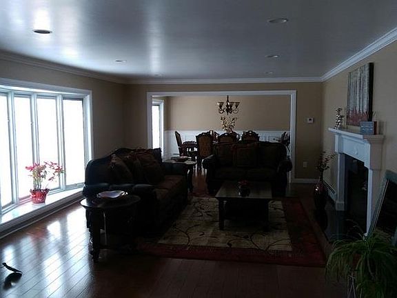 3rd image of 400 Raynolds Ave