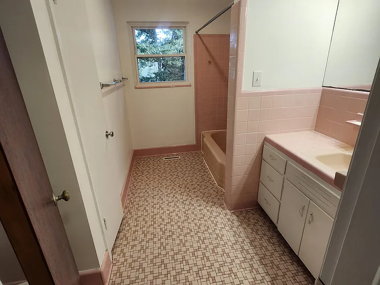 2322 Oakland Dr NW — Photo 17