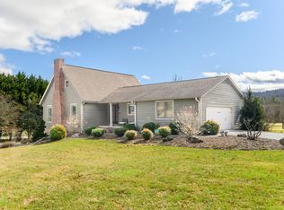 762 Crooked Creek Rd, Hendersonville, NC 28739