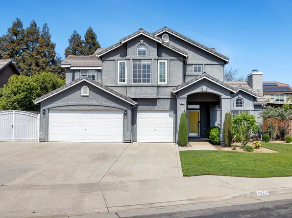 1977 Goshen Ave, Clovis, CA 93611