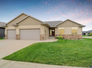 2401 S Lillian Ave, Sioux Falls, SD 57106