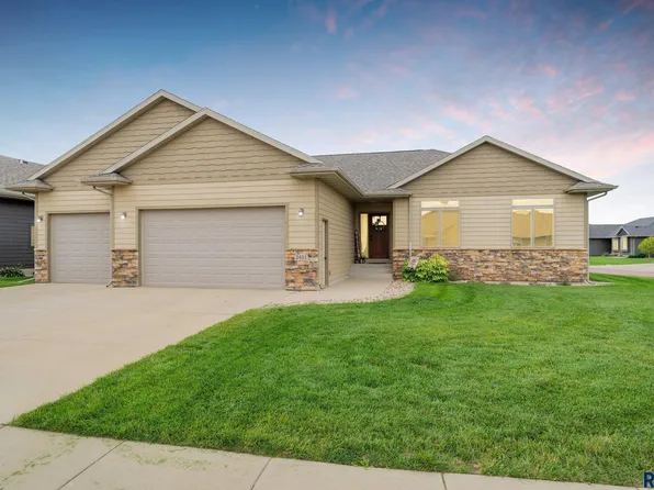 2401 S Lillian Ave, Sioux Falls, SD 57106