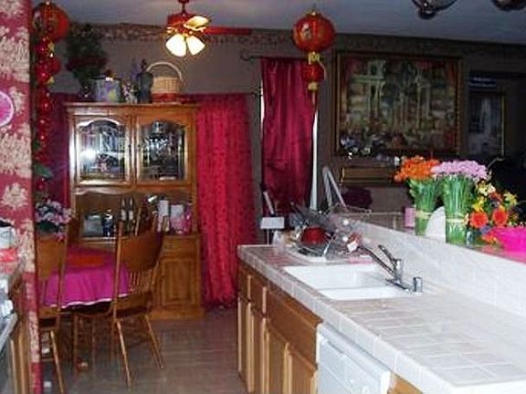 Kitchen w/White Marble Floor