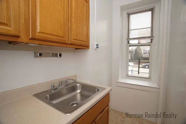 Rented by Norman Raindel, LREB | media 4