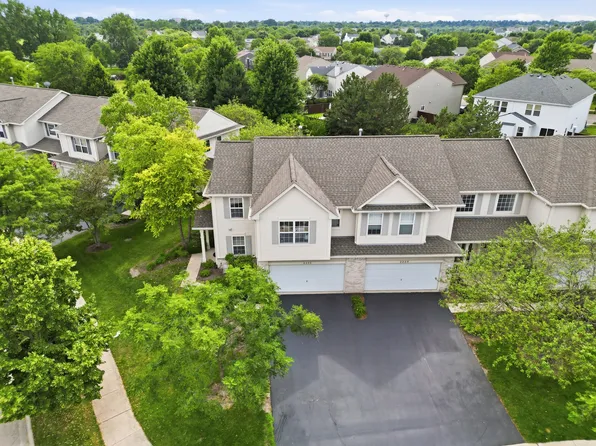 2233 Sunrise Cir, Aurora, IL 60503