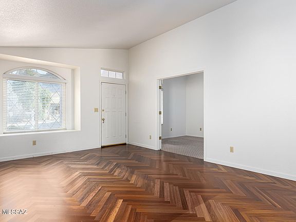 3rd image of 9995 N Laurelwood Dr