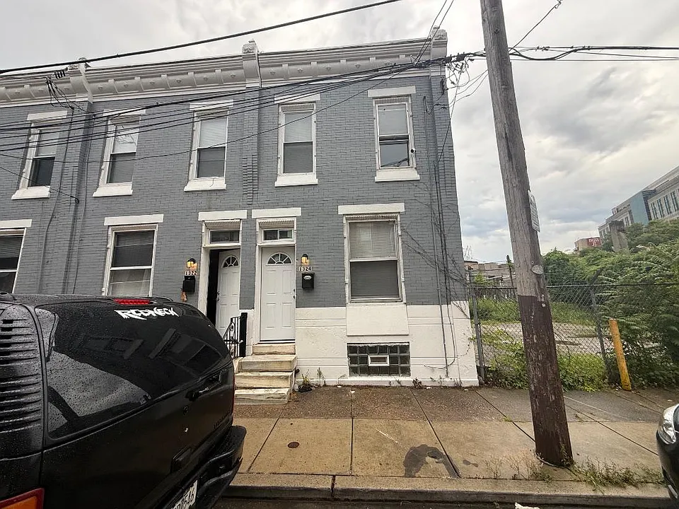 1324 W Victoria St