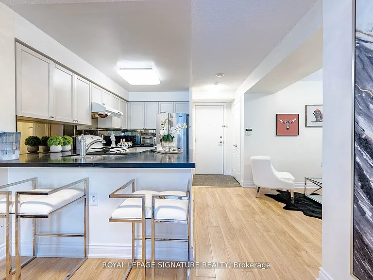 21 Hillcrest Ave #209 — Photo 22