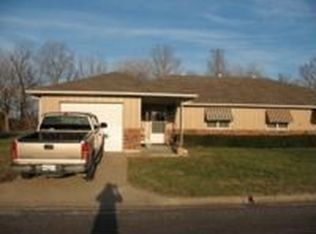 186 Southlake Dr, Sedalia, MO 65301