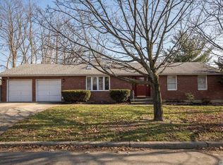 17 Juniper Rd, Kings Park, NY 11754