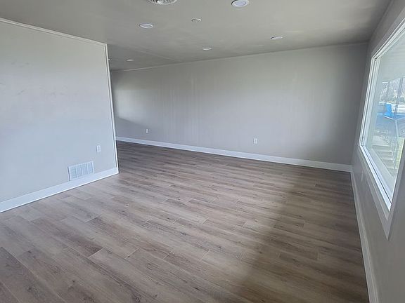2nd image of 1502 Mahan Ave