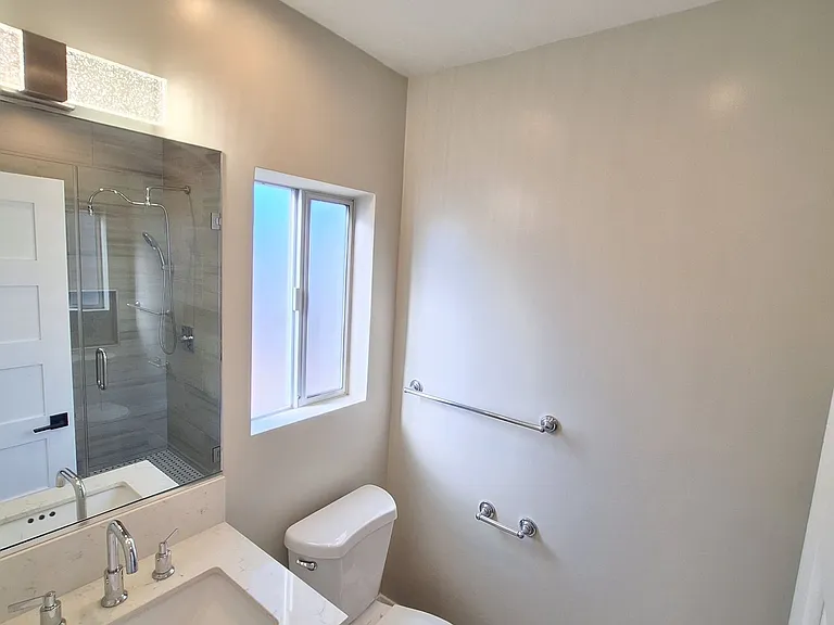 13611 Vanowen St #15 — Photo 24