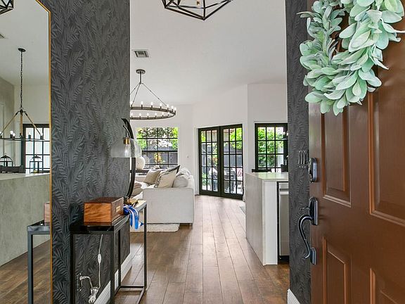 3rd image of 13504 Fountain View Boulevard