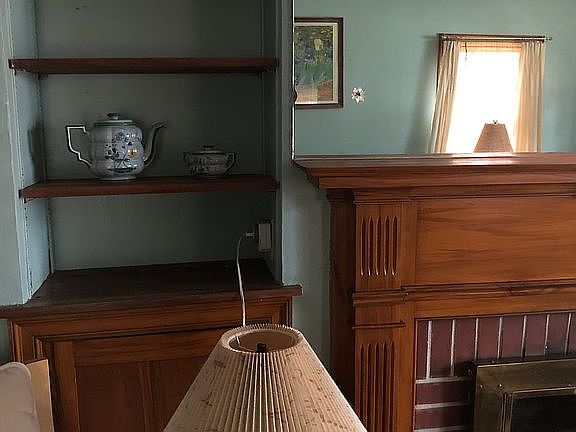 Built in gum bookcase