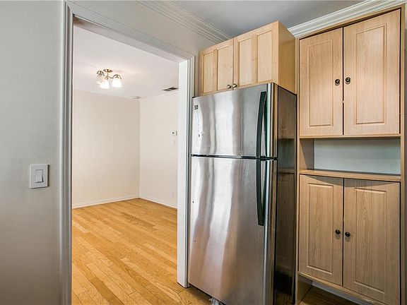 5th image of 3430 Milton Ave #3