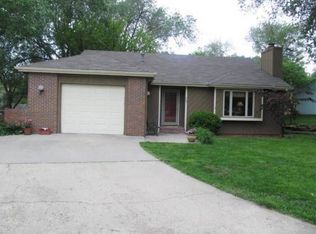 923 Chalk Hill Ct, Lawrence, KS 66049