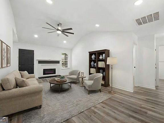 2nd image of 648 Fieldcrest Dr
