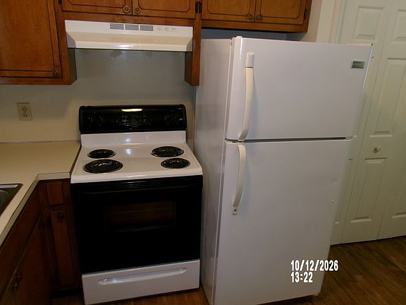 5th image of 915 7th St NE APT I