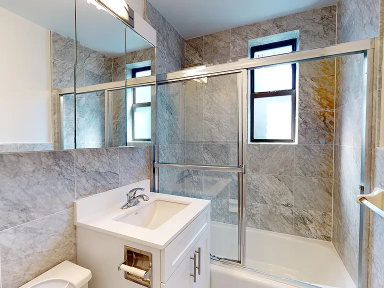 305 W 13th St #5L — Photo 7