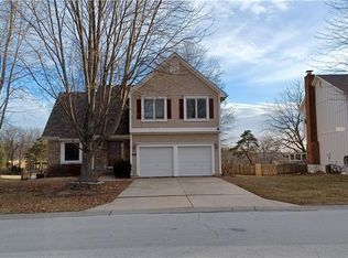 517 NE Olympic Ct, Lees Summit, MO 64064