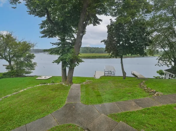 5725 E Peninsula DRIVE, Waterford, WI 53185