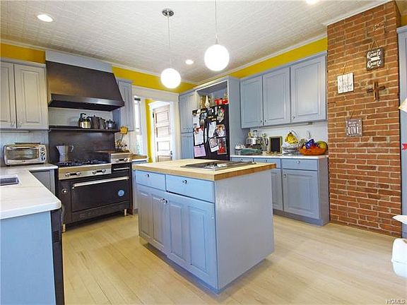 5th image of 390 Larch Ave