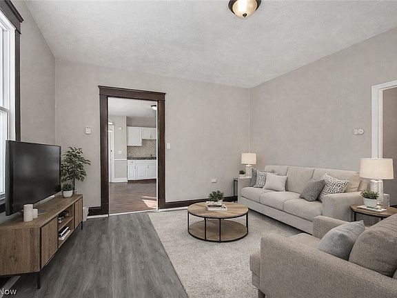 4th image of 6914 Polonia Ave