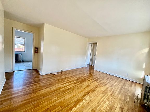 5th image of 28 E Sheffield Ave APT A15