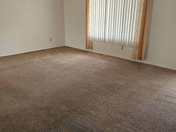 4th image of 1064 Acacia Dr