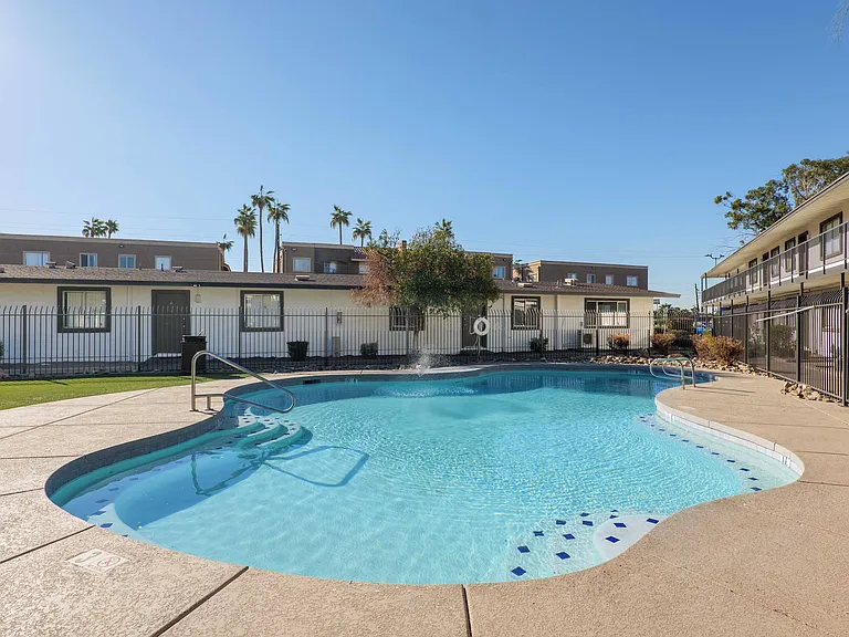 Mariposa Flats — Photo 17