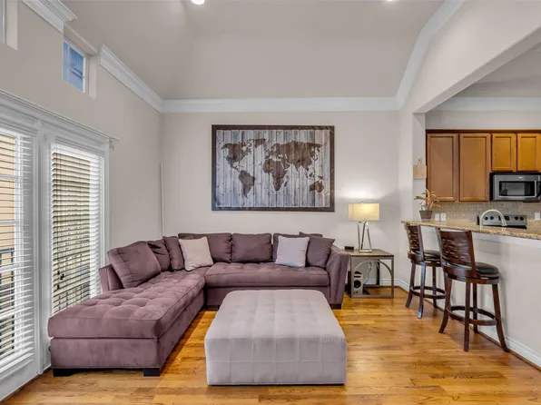 2835 Clinton Dr, Houston, TX 77020