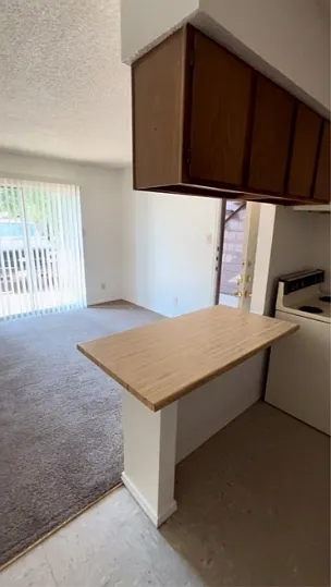 1075 W Vanderbilt St — Photo 3