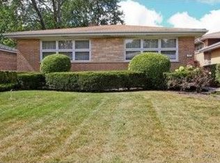 7062 N East Prairie Rd, Lincolnwood, IL 60712