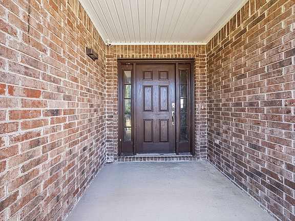 2nd image of 814 Colley St